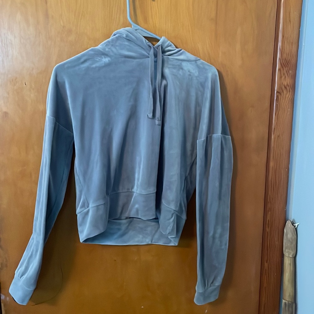 Used its a comfy cropped hoodie